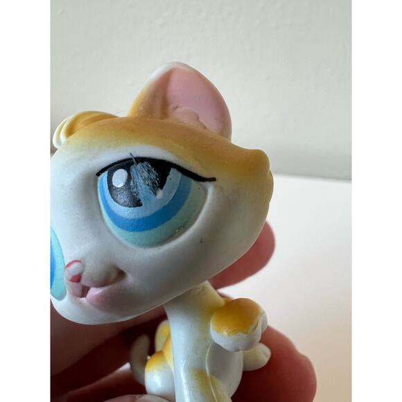 Littlest Petshop LPS Yellow and White Kitten Cat #52 2004 *Read - Picture 5 of 5